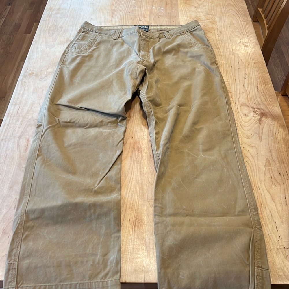 Men’s Mountain Khakis original mountain pants. Size 40X34